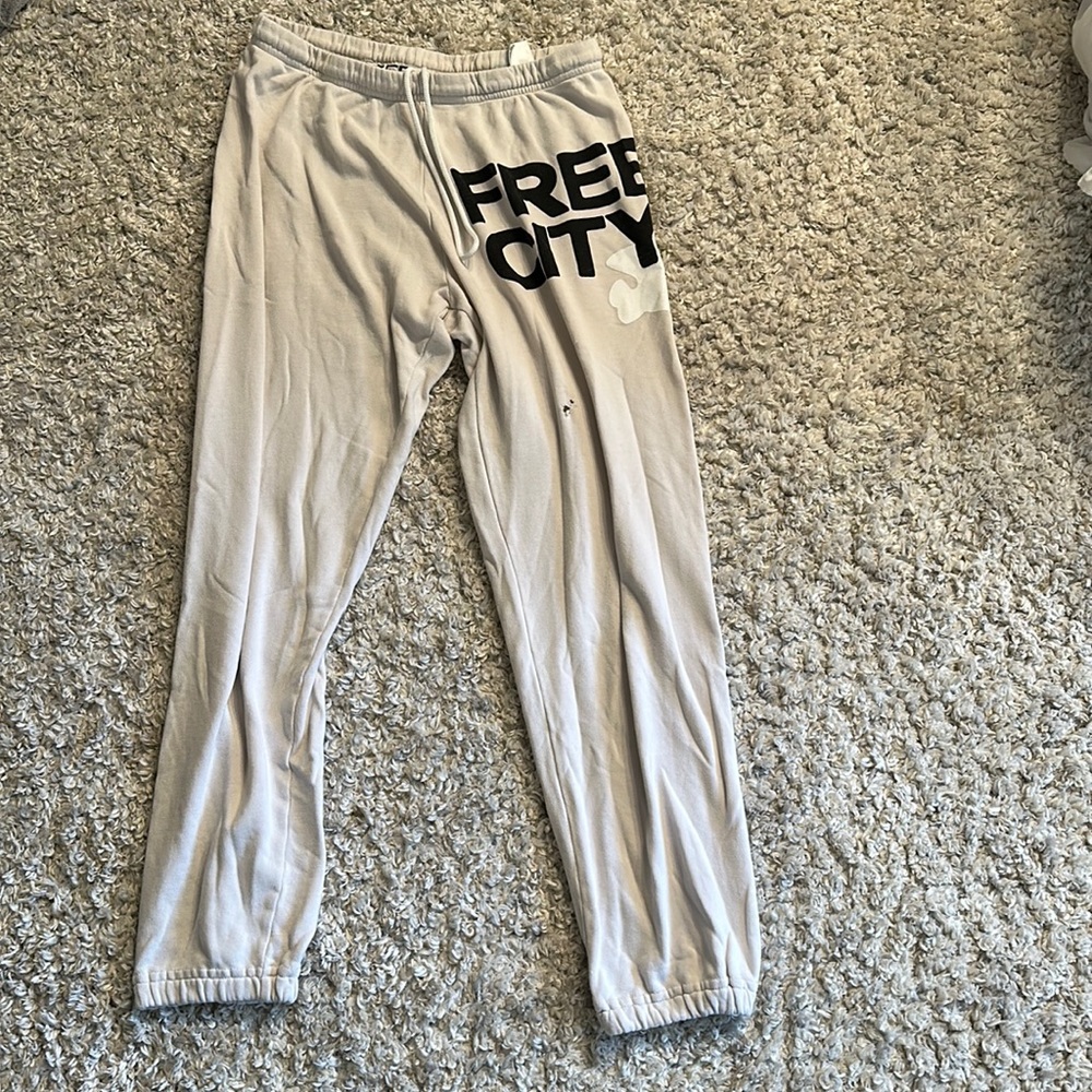 White Free City sweatpants. Size 2/M